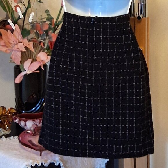 Preowned Lino Catalano White Line Black 100% Wool Mini Lined Skirt 8 - Picture 5 of 7